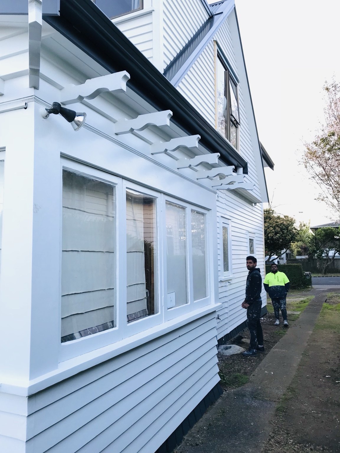 Restored Auckland heritage home exterior after lead paint removal and repaint